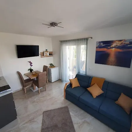 Apartment Niki Malinska